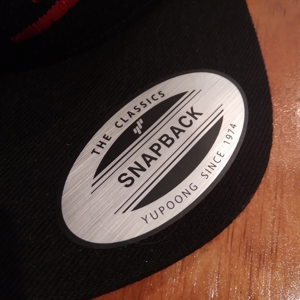The classics Snapback black embroidered